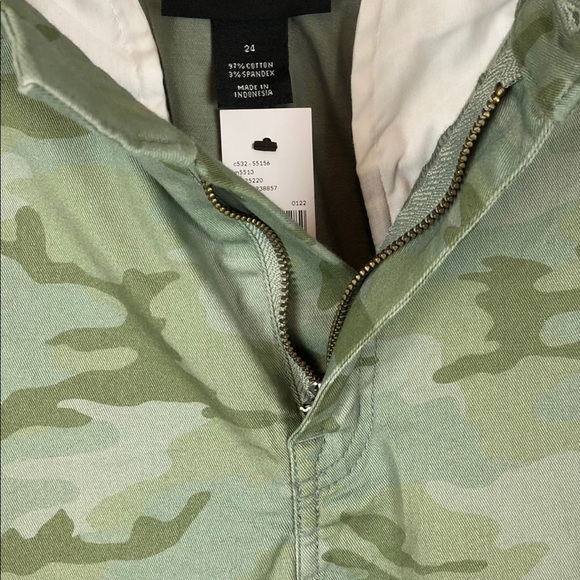 Lane Bryant NWT Chino Collection Cotton Spandex Camo Mid Rise Pants Plus… - Picture 4 of 6